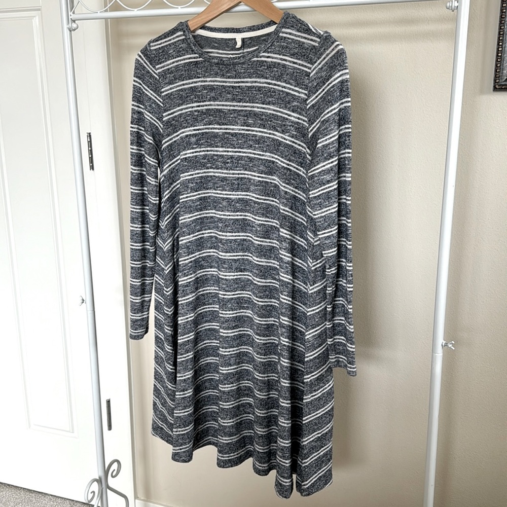 Lou & Grey navy white striped flowy dress super soft